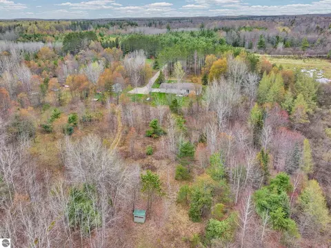 View/Area - 712 E 38 Rd, Cadillac, MI 49601 photo 4 of 12