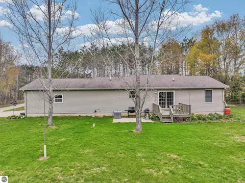 Exterior - 712 E 38 Rd, Cadillac, MI 49601 photo 3 of 16