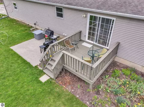 Exterior - 712 E 38 Rd, Cadillac, MI 49601 photo 2 of 16