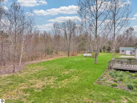Exterior - 712 E 38 Rd, Cadillac, MI 49601 photo 11 of 16