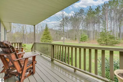 Exterior - 712 E 38 Rd, Cadillac, MI 49601 photo 9 of 16