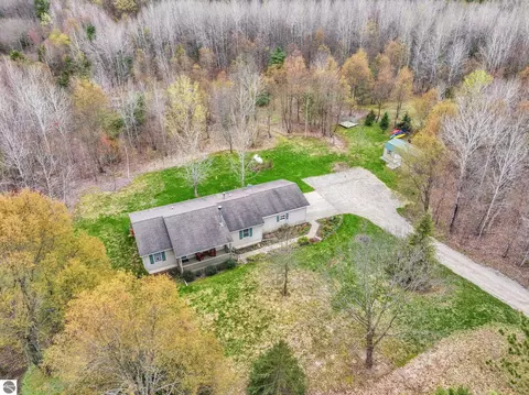 View/Area - 712 E 38 Rd, Cadillac, MI 49601 photo 6 of 12