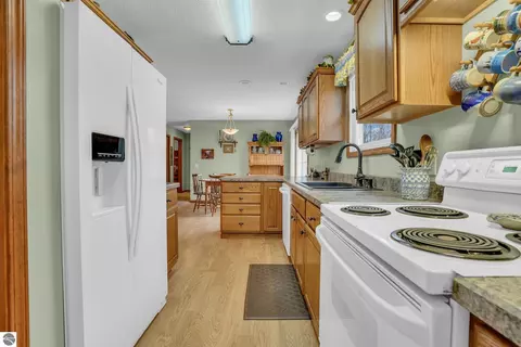 Kitchen - 712 E 38 Rd, Cadillac, MI 49601 photo 3 of 4