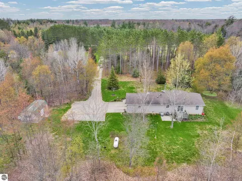 View/Area - 712 E 38 Rd, Cadillac, MI 49601 photo 5 of 12