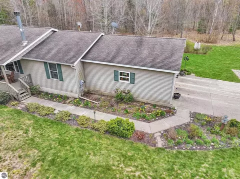 Exterior - 712 E 38 Rd, Cadillac, MI 49601 photo 12 of 16