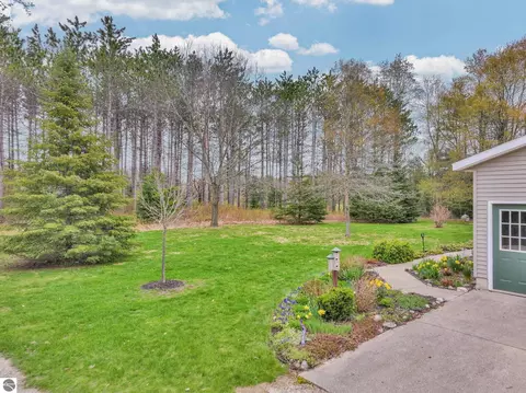 Exterior - 712 E 38 Rd, Cadillac, MI 49601 photo 13 of 16