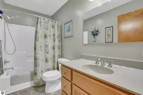 Bath - 712 E 38 Rd, Cadillac, MI 49601 photo 1 of 3