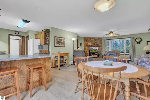 Dining - 712 E 38 Rd, Cadillac, MI 49601 photo 3 of 3