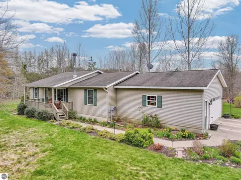 Exterior - 712 E 38 Rd, Cadillac, MI 49601 photo 16 of 16
