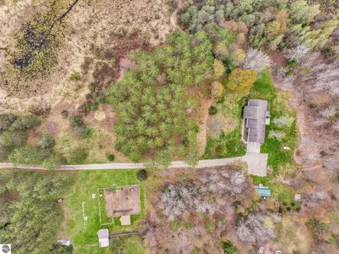 View/Area - 712 E 38 Rd, Cadillac, MI 49601 photo 2 of 12