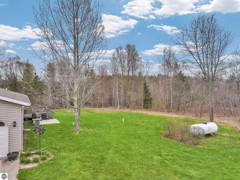 Exterior - 712 E 38 Rd, Cadillac, MI 49601 photo 7 of 16