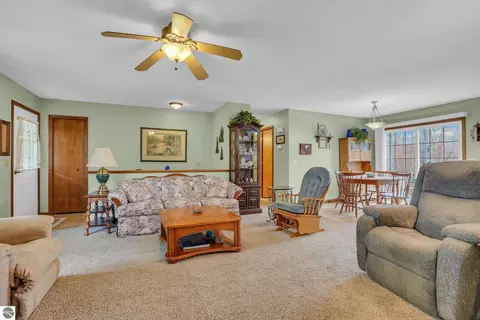 Living - 712 E 38 Rd, Cadillac, MI 49601 photo 2 of 3