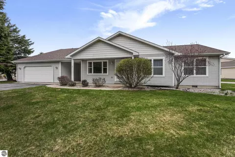 2938 Rennie St, Traverse City, MI 49684