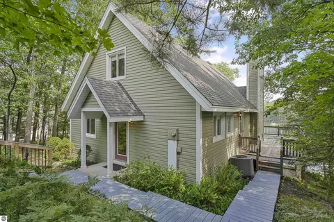 254 Island View Dr, Traverse City, MI 49696
