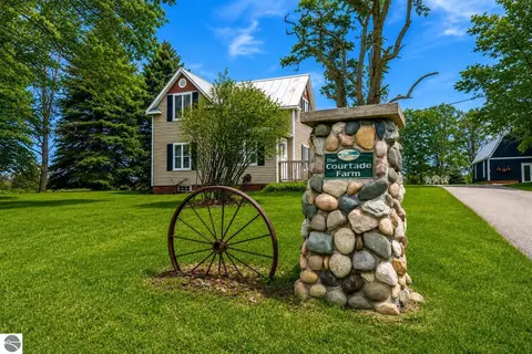3105 Supply Rd, Traverse City, MI 49696