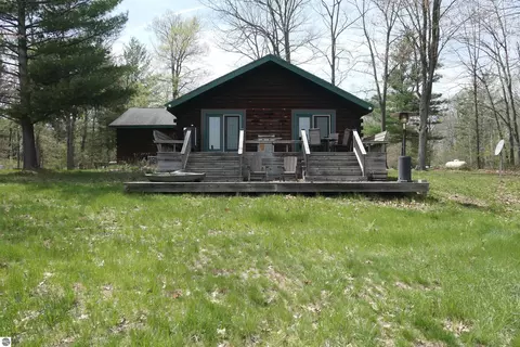 6480 W Lake Shr, Remus, MI 49340
