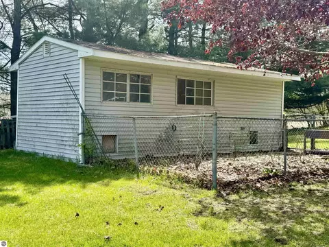 Exterior - 742 E Van Buren Rd, Alma, MI 48801 photo 7 of 8