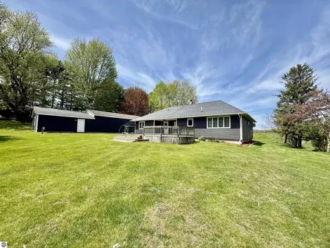 Exterior - 742 E Van Buren Rd, Alma, MI 48801 photo 6 of 8