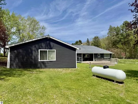 Exterior - 742 E Van Buren Rd, Alma, MI 48801 photo 5 of 8