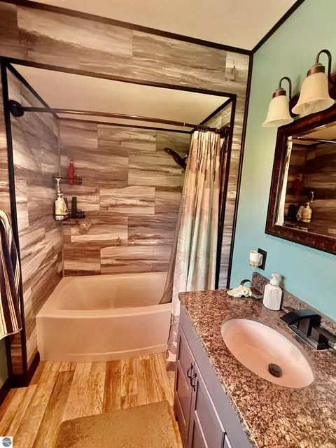 Bath - 742 E Van Buren Rd, Alma, MI 48801 photo 2 of 5