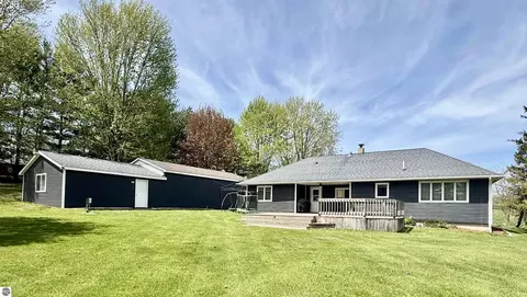 Exterior - 742 E Van Buren Rd, Alma, MI 48801 photo 4 of 8