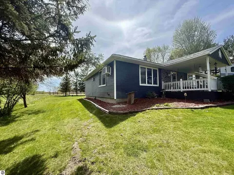 Exterior - 742 E Van Buren Rd, Alma, MI 48801 photo 3 of 8