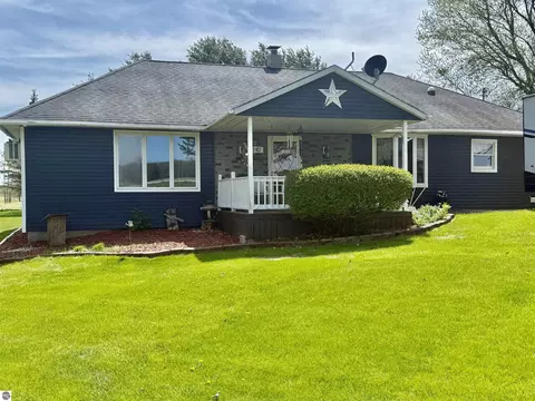 742 E Van Buren Rd, Alma, MI 48801