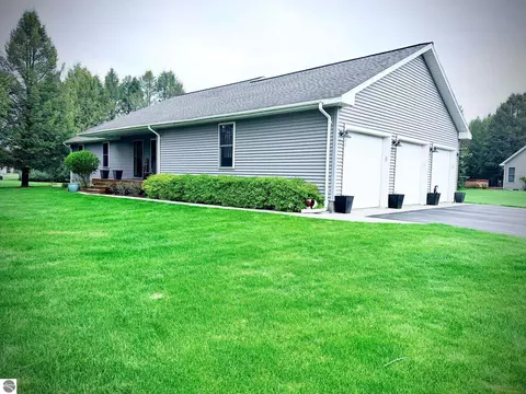 888 Clyde Lee, Traverse City, MI 49696