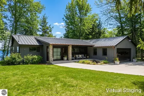 1059 S Nanagosa, Suttons Bay, MI 49682