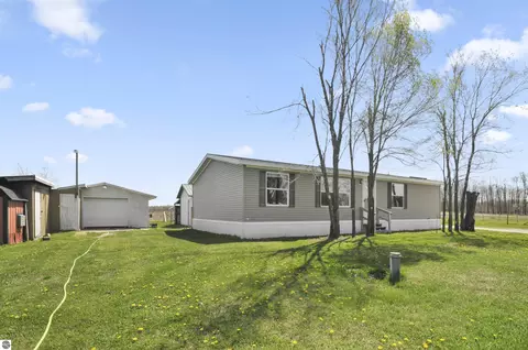 16328 110th Ave, Evart, MI 49631