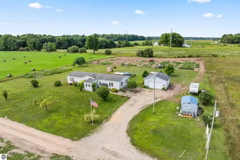 4433 Hamlin Rd, Grawn, MI 49637