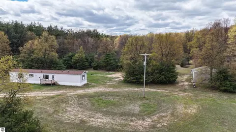 7274 S Forward, Mcbain, MI 49657