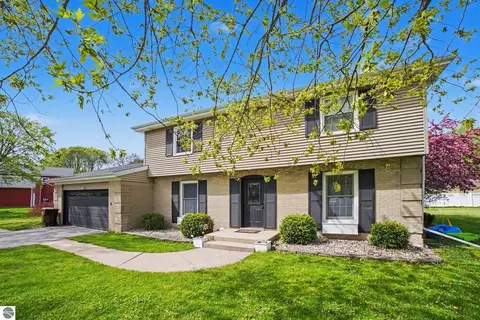 1105 N Fairfield Dr, Mount Pleasant, MI 48858
