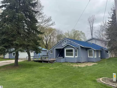 337 Henderson Ct, Cadillac, MI 49601