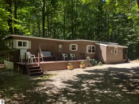 7512 Greenleaf Dr, Mancelona, MI 49659