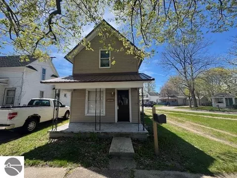 817 N Simons St, Cadillac, MI 49601