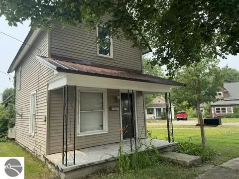 817 N Simons St, Cadillac, MI 49601
