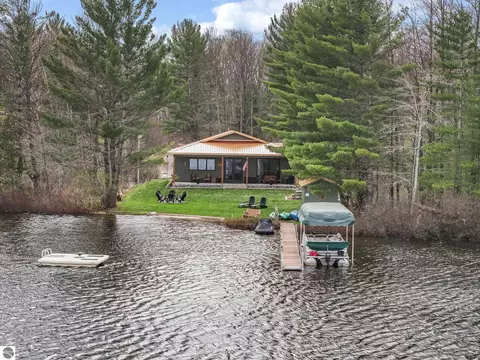 5590 Kerbysons Dr SE, Kalkaska, MI 49646
