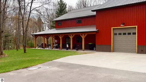 7289 SW Creighton Rd, South Boardman, MI 49680