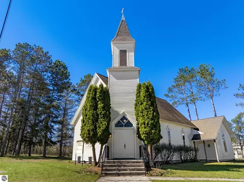 89 W Church St, Maple City, MI 49664