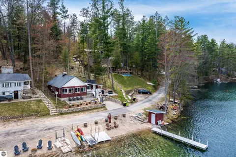 2408 Pinehurst Trl, Traverse City, MI 49696