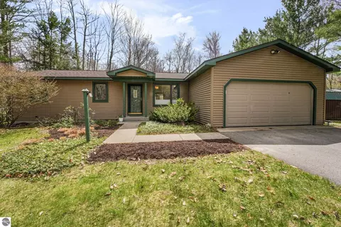 9375 Amidon Dr, Traverse City, MI 49684