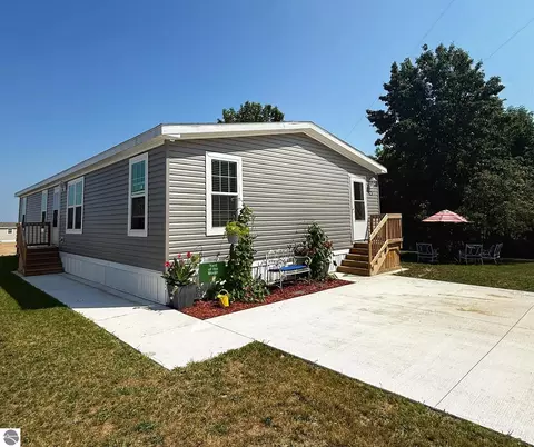 1187 Ironstone Dr, Mount Pleasant, MI 48858