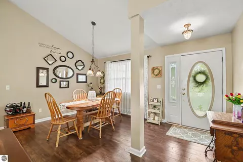 Entry Way - 513 Westwind Ln, Ithaca, MI 48847 photo 1 of 2