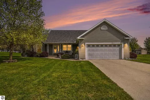 513 Westwind Ln, Ithaca, MI 48847