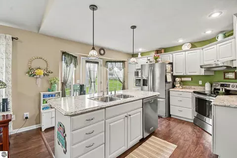 Kitchen - 513 Westwind Ln, Ithaca, MI 48847 photo 2 of 2