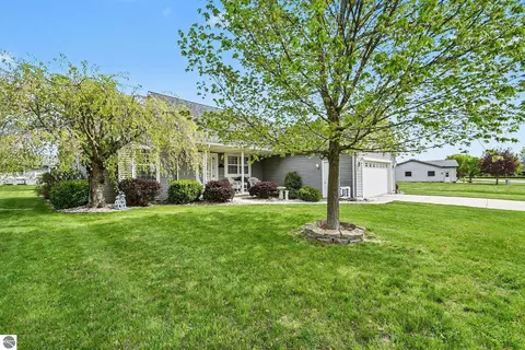 Exterior - 513 Westwind Ln, Ithaca, MI 48847 photo 3 of 5