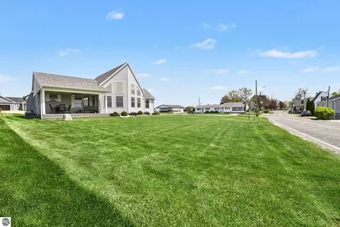 Exterior - 6628 Spinnaker Dr, Crystal, MI 48818 photo 4 of 4