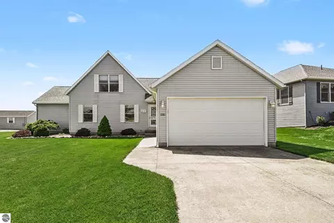 Exterior - 6628 Spinnaker Dr, Crystal, MI 48818 photo 1 of 4