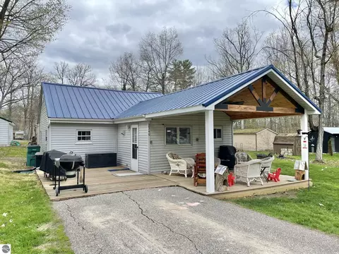 2340 Greenwood Rd, Lupton, MI 48635